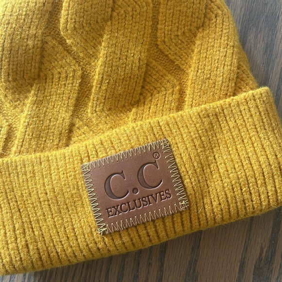 CC EXCLUSIVES Mustard Yellow Faux Fur Pom Fleece Lined Stocking Cap NWOT - Picture 3 of 7